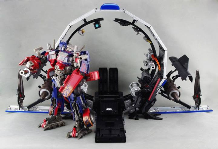 トランスフォーマー UFO ANNULAR TRAILER Color Images of UFO Annular Trailer and Weapon Rack DOTM
